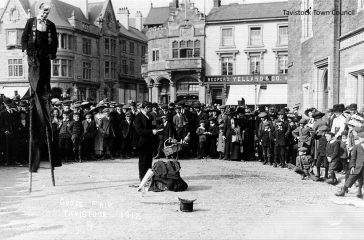 Entertainers on Bedford Square
